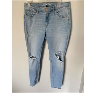 Universal Thread Light Wash Ripped Knee Jeans